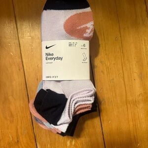 NIKE Women’s 6pk Socks Sz 6-10 Dri-fit No Show BRAND NEW!!
